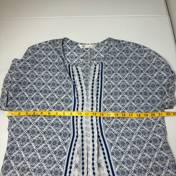 Max Studio Blue/White Boho Floral Print Short Sleeve Blouse Womens Size Medium M - Picture 9 of 9